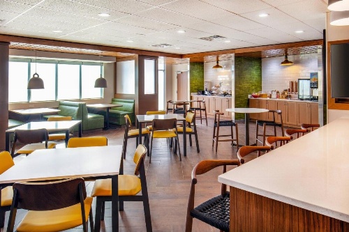 Fairfield Inn & Suites by Marriott McPherson image 2